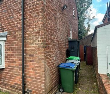 3 bedroom flat to rent - Photo 2