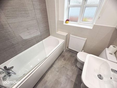 3 bedroom semi-detached house to rent - Photo 4