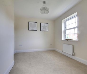 3 bedroom end of terrace house to rent - Photo 6