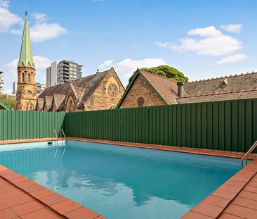 Freshly updated apartment in an unbeatable Burwood location - Photo 2