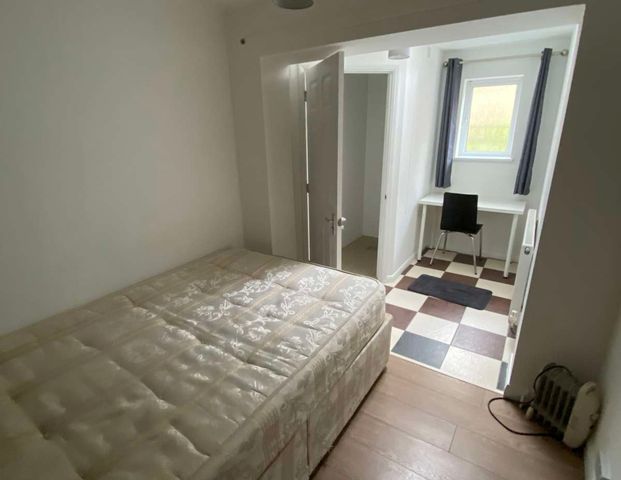 Bridgefield Close Room 2 - Photo 1