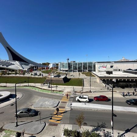 Grand 4 1/2 face métro Viau / dernier étage - Longue durée - Photo 4
