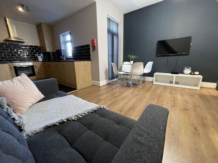 4 bedroom terraced house to rent - Photo 3