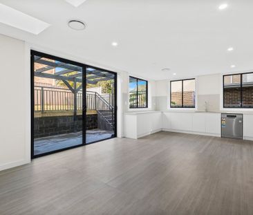 Contemporary Four-Bedroom Duplex in a Prime Menai Location - Photo 5