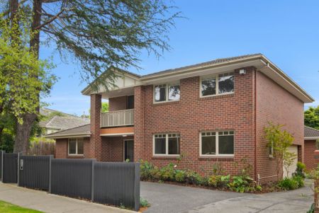 Brilliant Townhouse Well Positioned Opposite Wattle Park - Photo 3