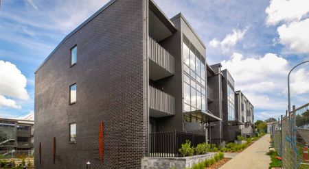 Top Floor Apartment in Northcote - Photo 3
