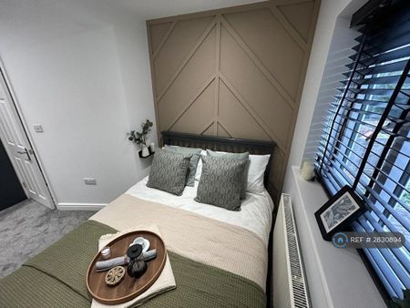 1 bedroom in a house share to rent - Photo 3