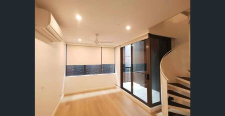 1 bedroom 1 bathroom in North Melbourne - Photo 2