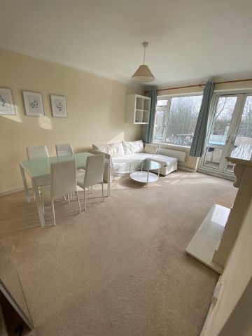 1 Bed Flat, Trevithick House, SW8 - Photo 3