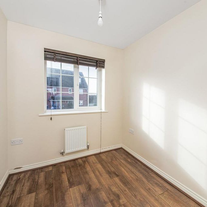 4 bedroom link detached house to rent - Photo 1