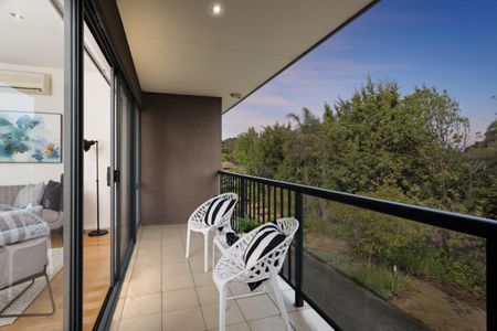 LOVELY TWO BEDROOM HOME IN GREAT LOCATION - Photo 3