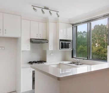 Spacious Two Bedroom in a Central Location - Photo 4