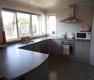 Central Richmond Family Home. - Photo 3