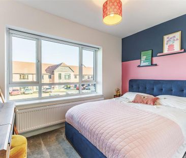 4 bedroom end of terrace house to rent - Photo 4