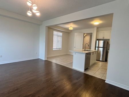 For Lease - 74 Beechborough Crescent, East Gwillimbury, Ontario - Photo 2