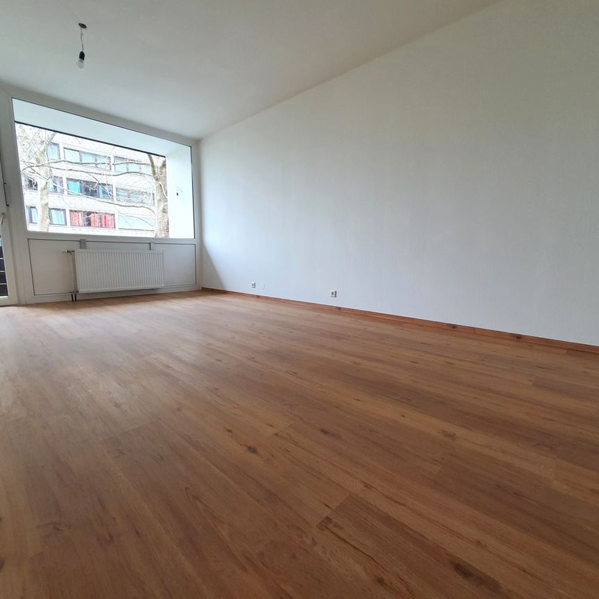 IDEALE WG-EIGNUNG... 2022 FRISCH SANIERT... ZWISCHEN DEN UNIS... 2 LOGGIEN... PARKPLATZ * * * - Photo 1