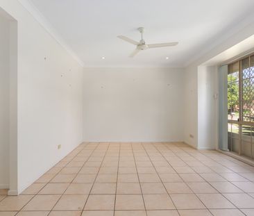 Spacious Family Home in Convenient Flinders View Location - Photo 2
