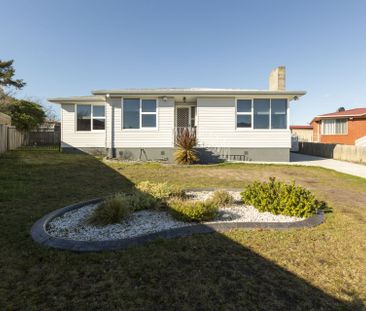 Lovely weatherboard Family home - Photo 4