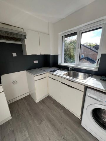 2 Bed Flat, Wood Green, N13 - Photo 2