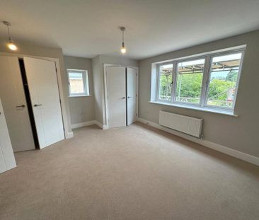 4 bedroom detached house to rent - Photo 3