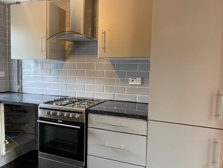 3 bedroom end of terrace house to rent - Photo 5