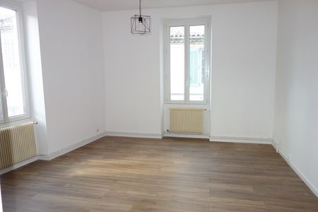 Location - Appartement T4 de 80 m² dans immeuble de ville bien entretenu - Photo 4
