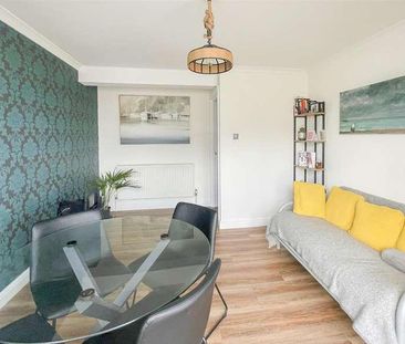 Queens Gardens, Eastbourne, BN21 - Photo 3