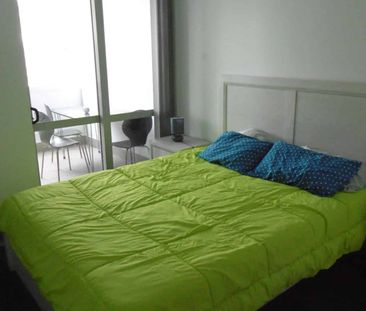 Sunny One Bedroom Apartment with Large Balcony - Photo 5