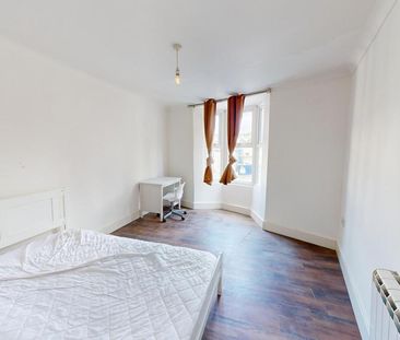 5 bedroom flat to rent - Photo 4