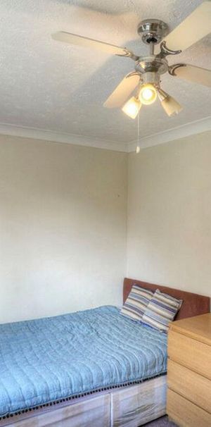 1 bedroom in a house share to rent - Photo 1