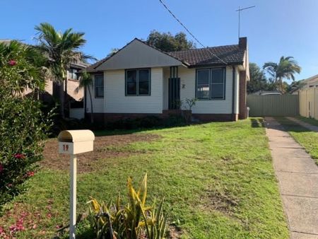 Charming Family Home with Spacious Backyard and Modern Comforts - Photo 3