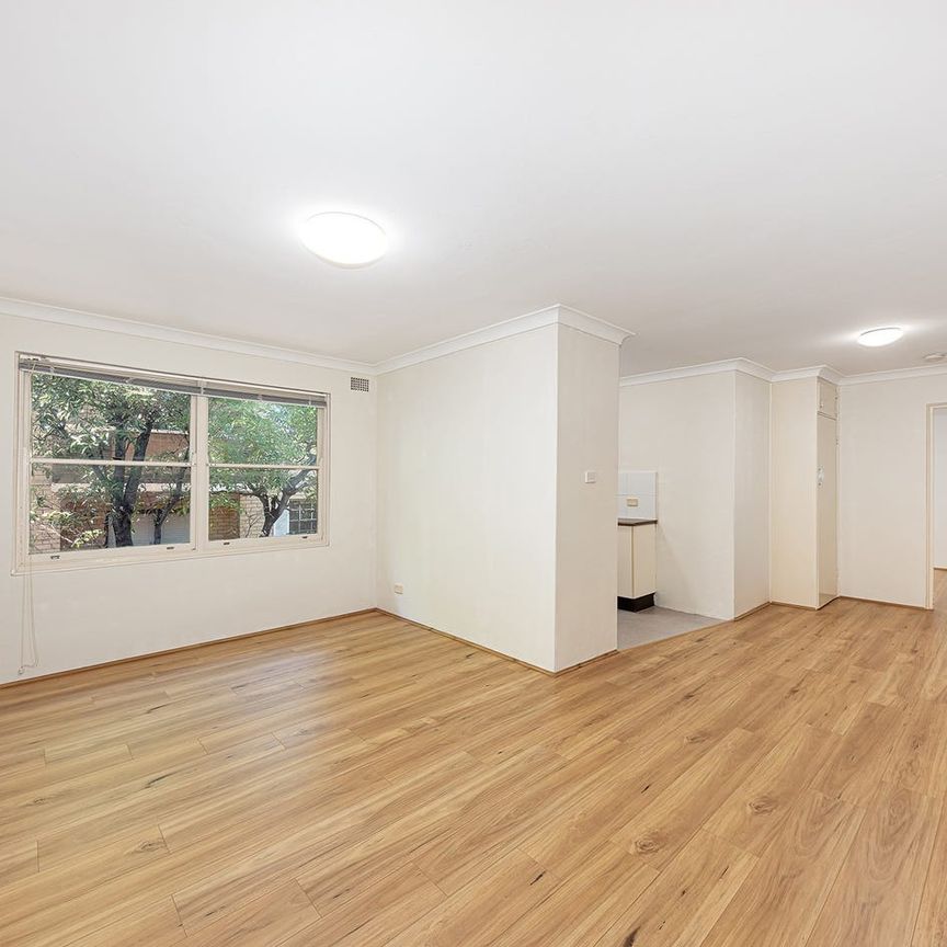 Renovated one-bedroom apartment - Photo 1