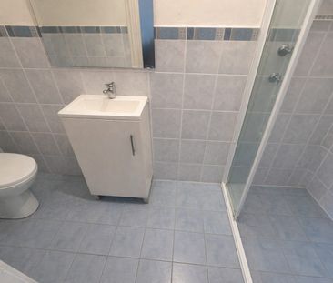 WELL PRESENTED TOWNHOUSE/ WITH EVERYTHING YOU NEED! - Photo 4