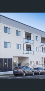 Spacious Two Bedroom Apartment For Lease ! - Photo 3