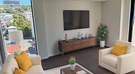 Modern One-Bedroom Apartment with City Views - Photo 2