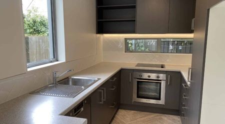 2 plus bedroom 2 level townhouse in wonderful area - Photo 3