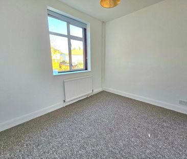 4 bedroom semi-detached house to rent - Photo 4