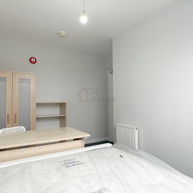 3 Bedroom Apartment - Photo 1