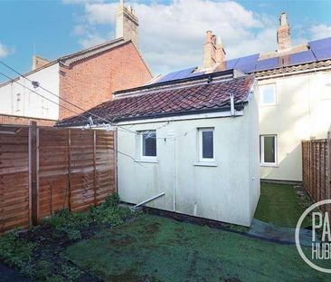 Beccles Road, Lowestoft, NR33 - Photo 6