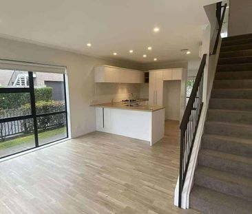 Modern 4BR Family Home in Takanini - Photo 3