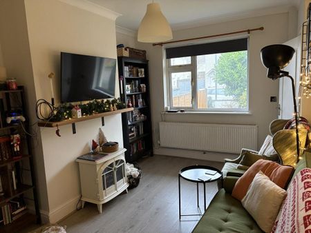 2 bedroom semi-detached house to rent - Photo 3