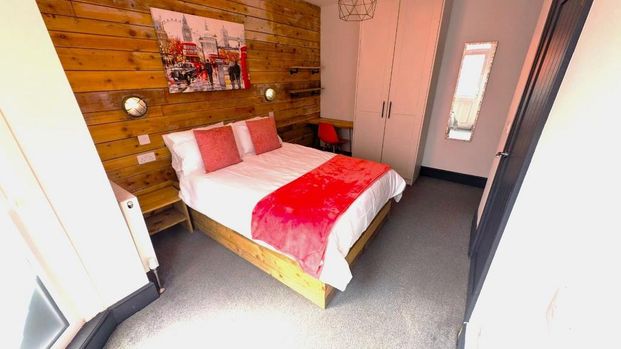 1 bedroom in a house share to rent - Photo 1