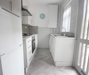 3 Bedroom House - Terraced To Let - Photo 5