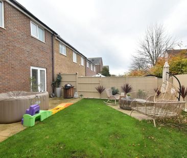 3 bedroom end of terrace house to rent - Photo 3