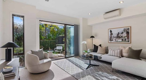 Stylish, High-Quality Townhouse in Albany’s Gated Community - Photo 1