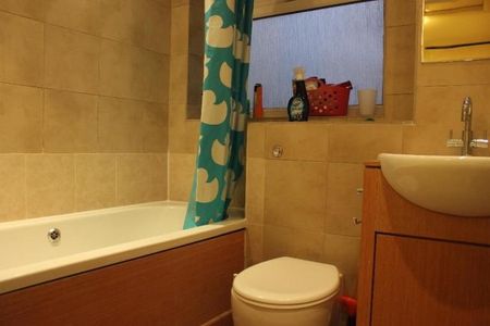 1 bedroom in a house share to rent - Photo 4