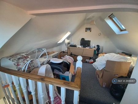 3 bedroom terraced house to rent - Photo 2