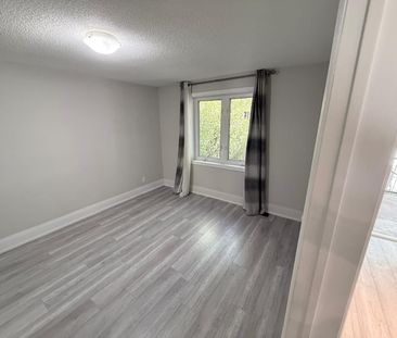 For Lease - 218 Baker Avenue, Richmond Hill, Ontario - Photo 3