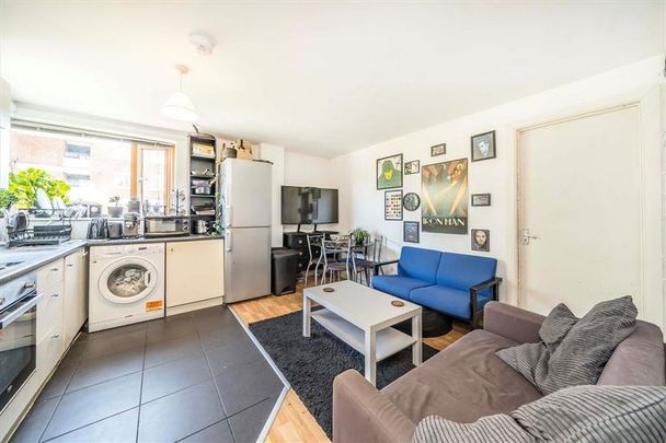 3 bedroom flat to rent - Photo 1