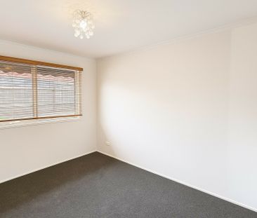 "Perfect Family Living - Close to Schools, Shops & Parks" - Photo 4